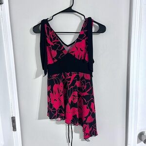 ✨20% Off Sale!✨ Twin y2k red & black rose v neck flowy draped tier tank top